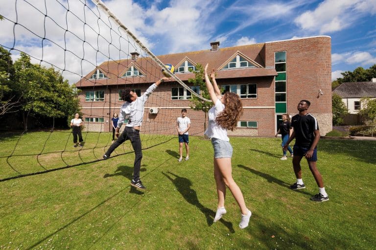 004-Boarding-_-1-768x512