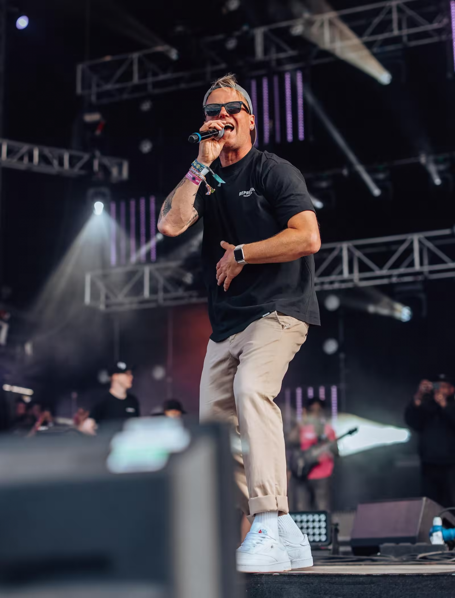 FULL-HEIGHT-TWO-COLUMN-LZ7